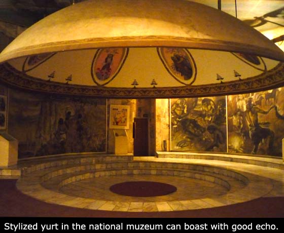 Stylizovaná jurta v národním muzeu se může chlubit úžasnou ozvěnou.