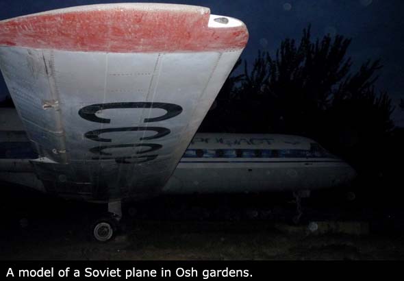 Model sovětského letadla v Ošských zahradách.