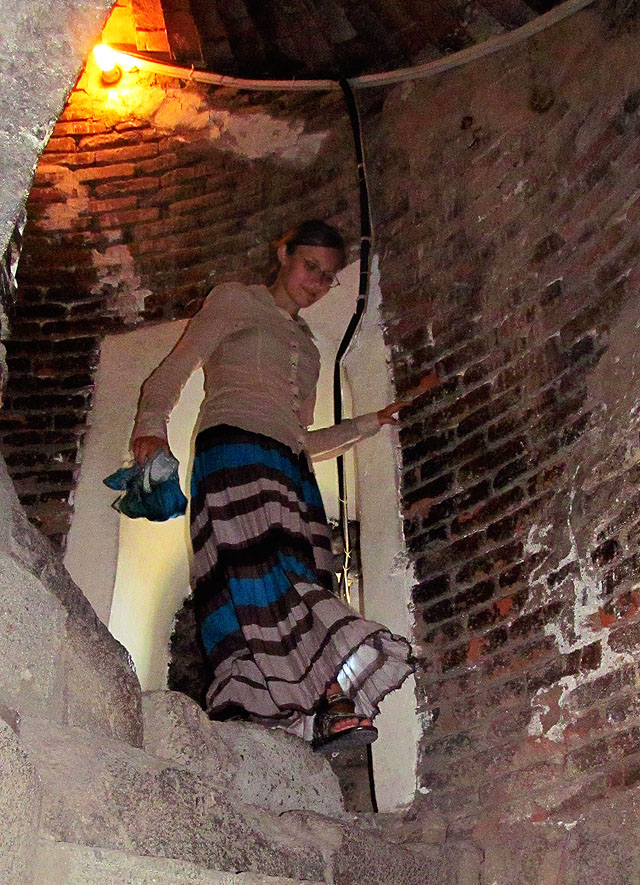 Pod turecké sukně nelze nahlédnout.