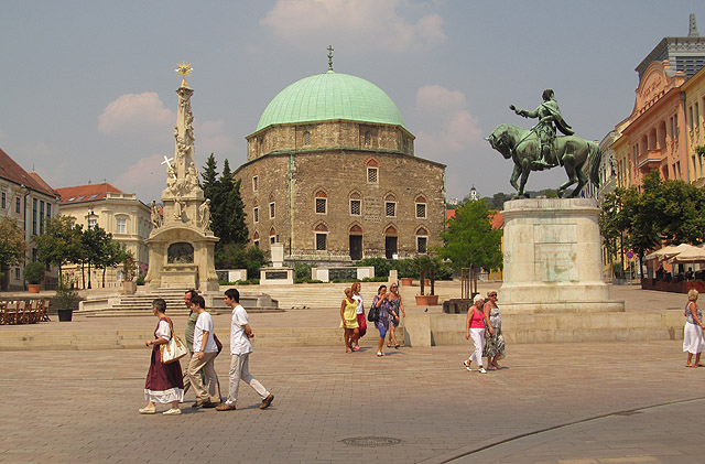 V Pécsi, česky zvané Pětikostelí, na nás poprvé dýchnul Orient.