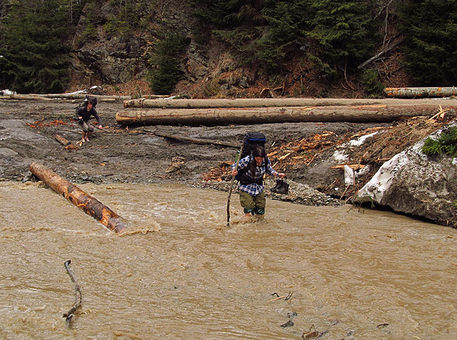O kousek výše Jitka brodí.