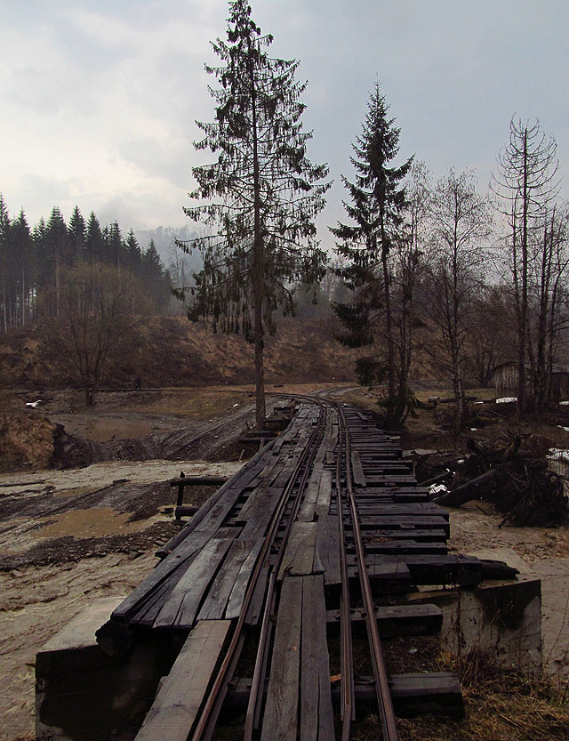 Most vypadá zatím průjezdně.