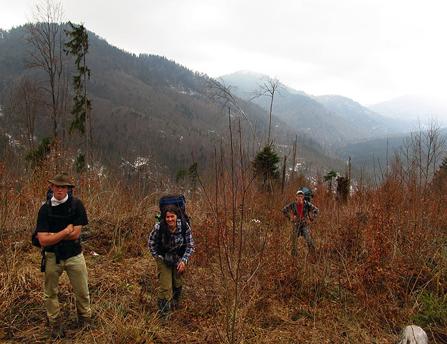 Ven ze zamlžených deštivých údolí.