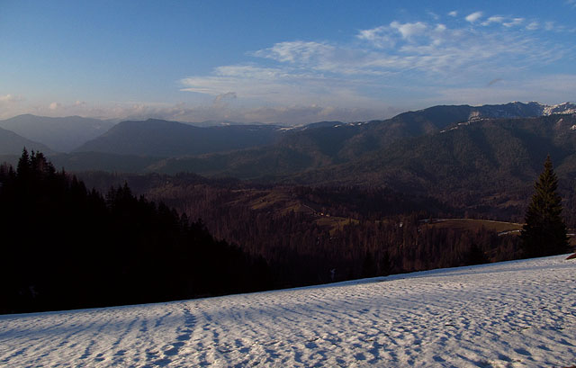 Se soumrakem jsme si našli pěknou salaš.