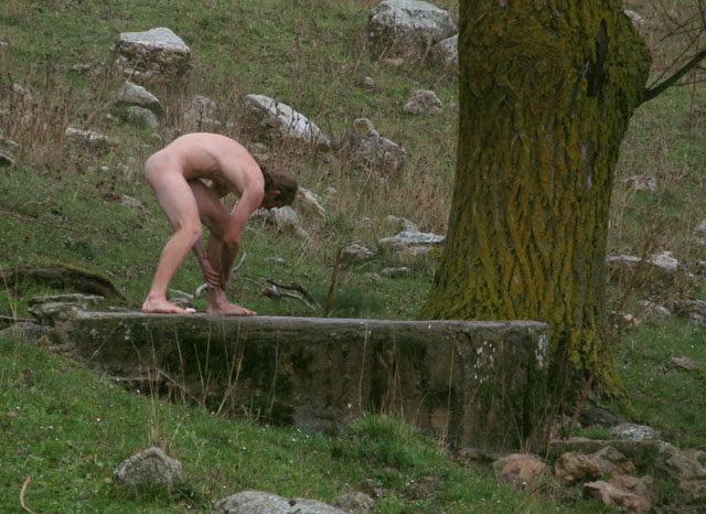 Hygiena za deště v ovčím korytě.