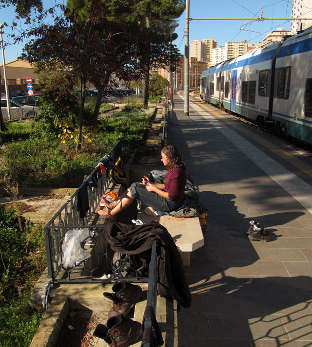 Sušíme zmoklé oblečení na Agrigentu Centrale.