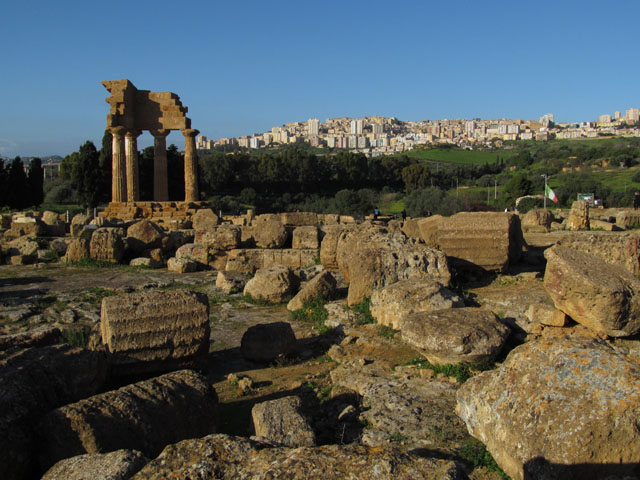Agrigento z Valle dei Templi.