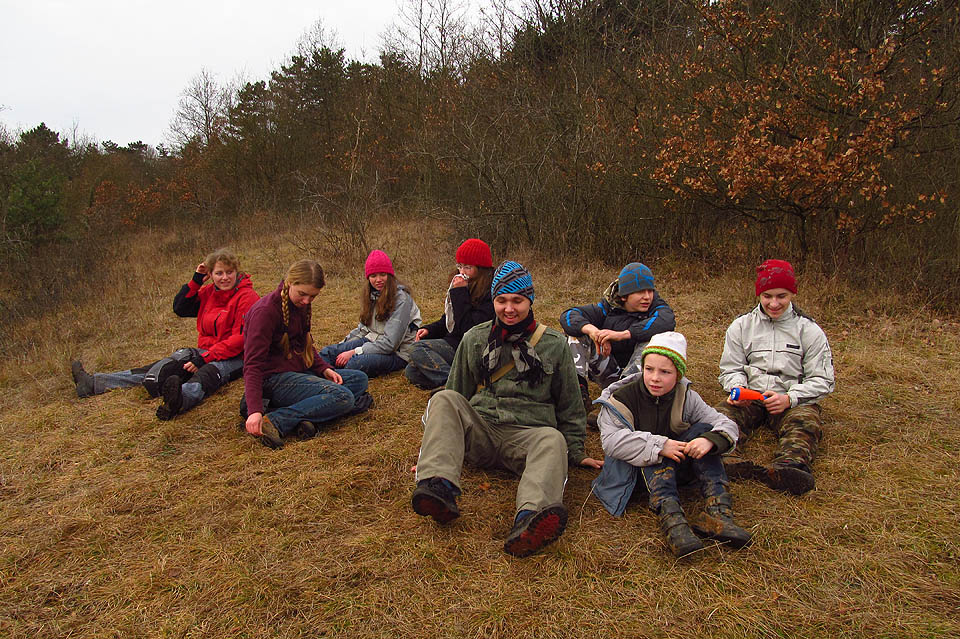 Odpočinek nad Aragonitovou jeskyní. Máme za sebou první návštěvu podzemí, které nás bude provázet další 4 dny.