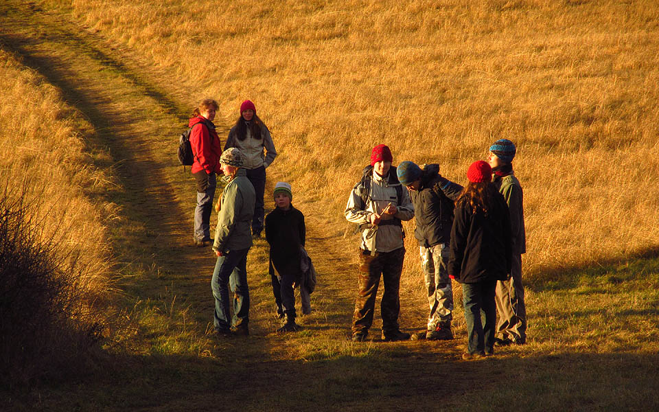 Mezi Zlatým koněm a Kobylou si na nás vzpomnělo slunko a ozářilo krajinu svými zlátnoucími paprsky.