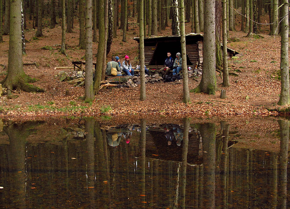 A pak, že se nedá v zimě tábořit. Na Brdech se dá i koupat!