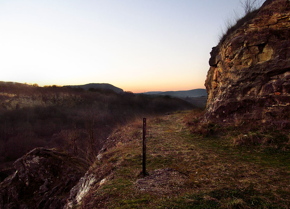 Jaké to asi muselo být,když po terasách a římsách drnčely kovové důlní vozíky naložené kamenem?