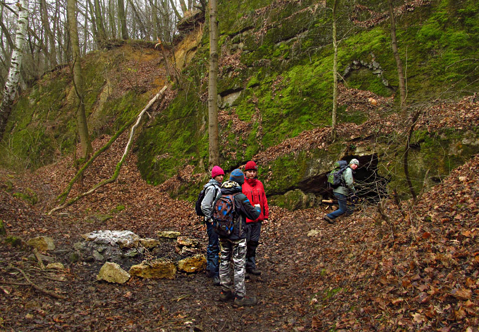Notoricky známý vstup z Modlitebny byl alespoň na Silvestra trošku méně přeplněn hledači romantiky podzemních štol.