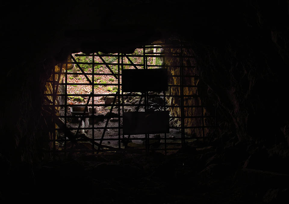 Prozatím tedy lezeme zpátky na povrch.