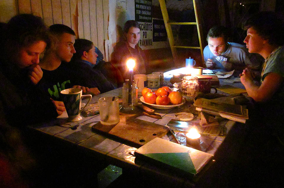 Nakonec jsme se přece všichni sešli ve vechtrovně, abychom dali vale starému roku, dobřáli si dobrého jídla a přivítali rok nový.