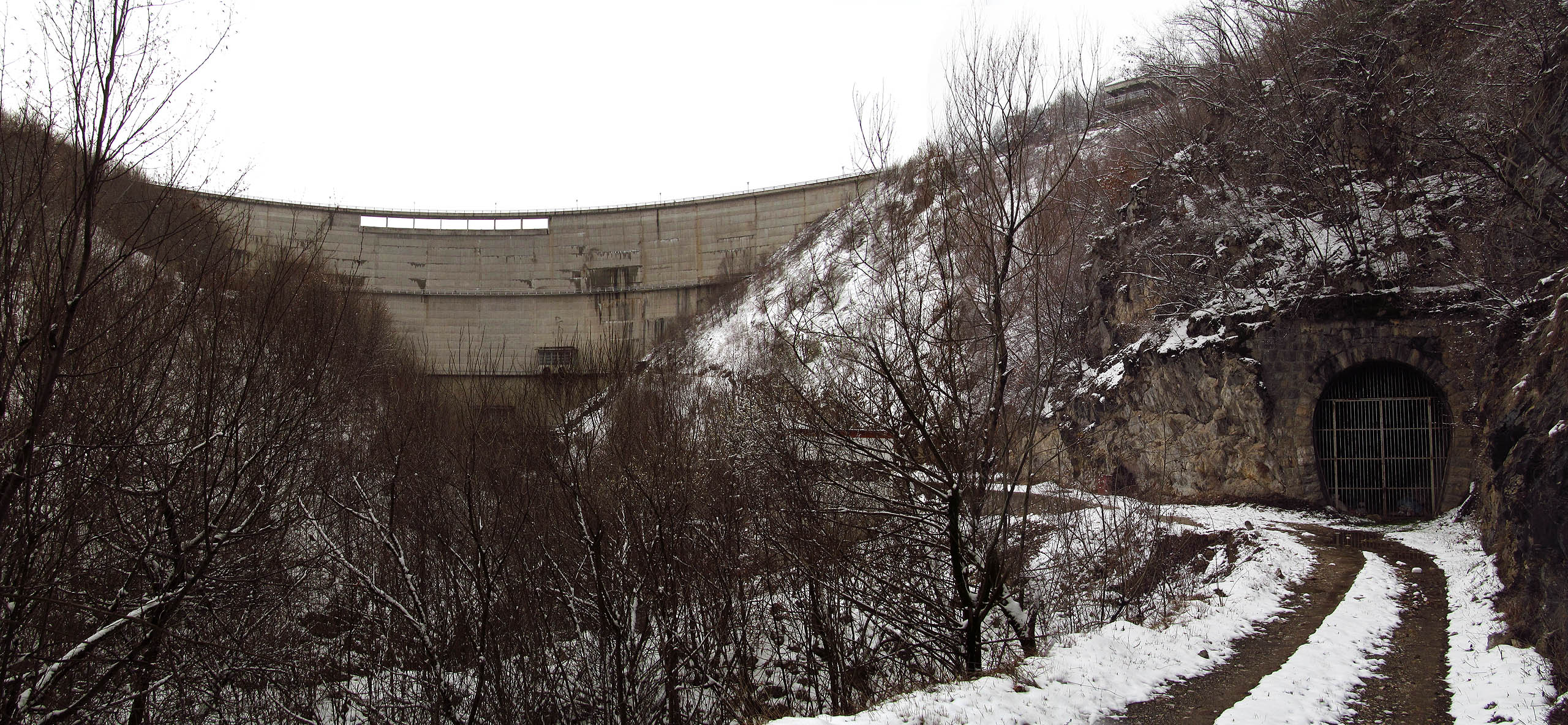 Přehrada Vrutci je největší překážkou obnovení trati, existují však plány na novou trasu až do Užice.