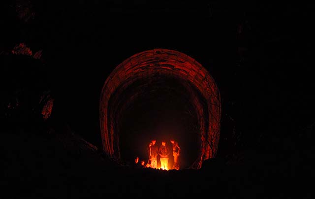 Druhou noc na cestě jsme strávili v tunelu.