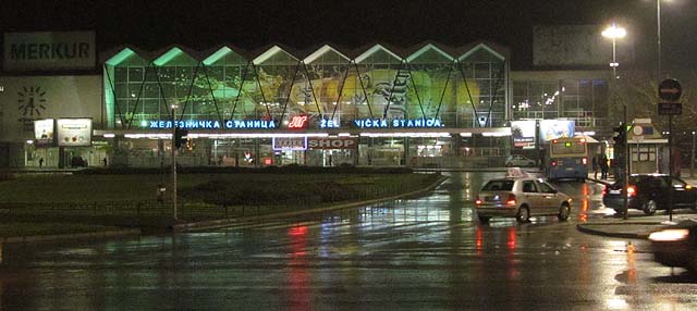 Nádraží v Novém Sadu je velkolepou ukázkou pozdně socialistické architektury.