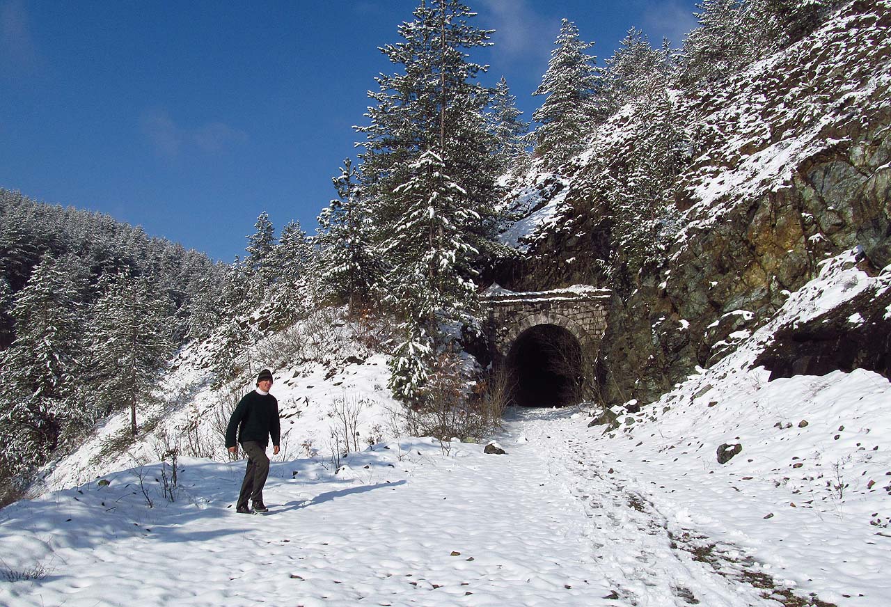 Ráno jsme nevěřili svým očím - přestalo sněžit a mraky docela zmizely.