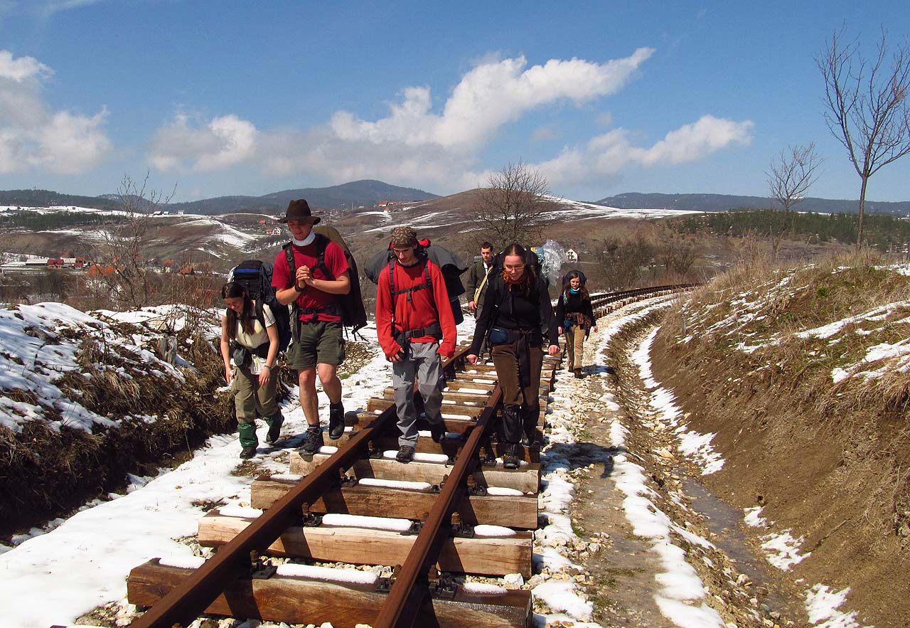 Sladit krok na rozpětí pražců - bude se nám to hodit následující dva dny.