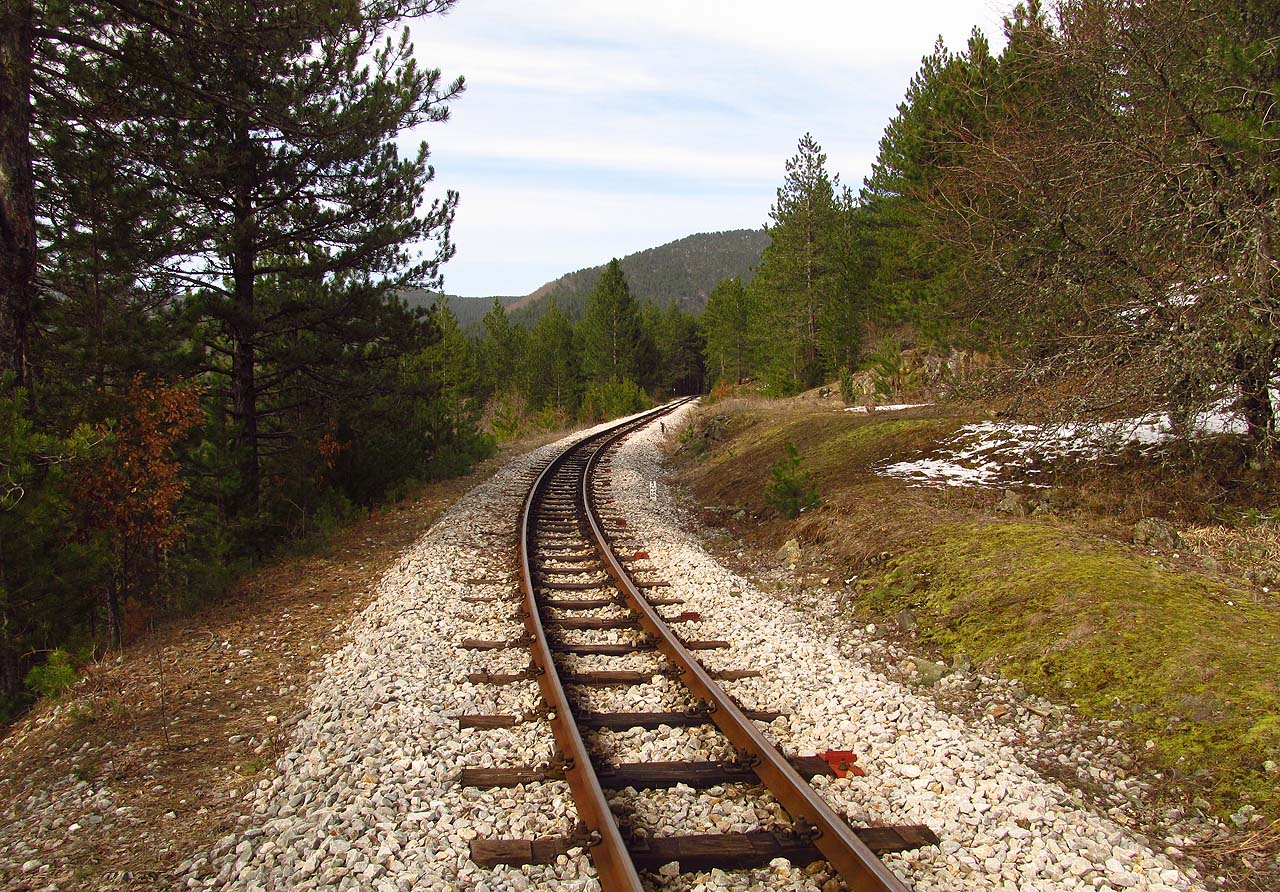 Za každým obloukem či tunelem čekaly na zimou vyprahlé poutníky tisíce krásných scenérií.