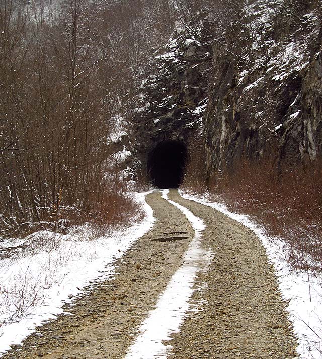 První tunel na trase nám výrazně zkrátil cestu.