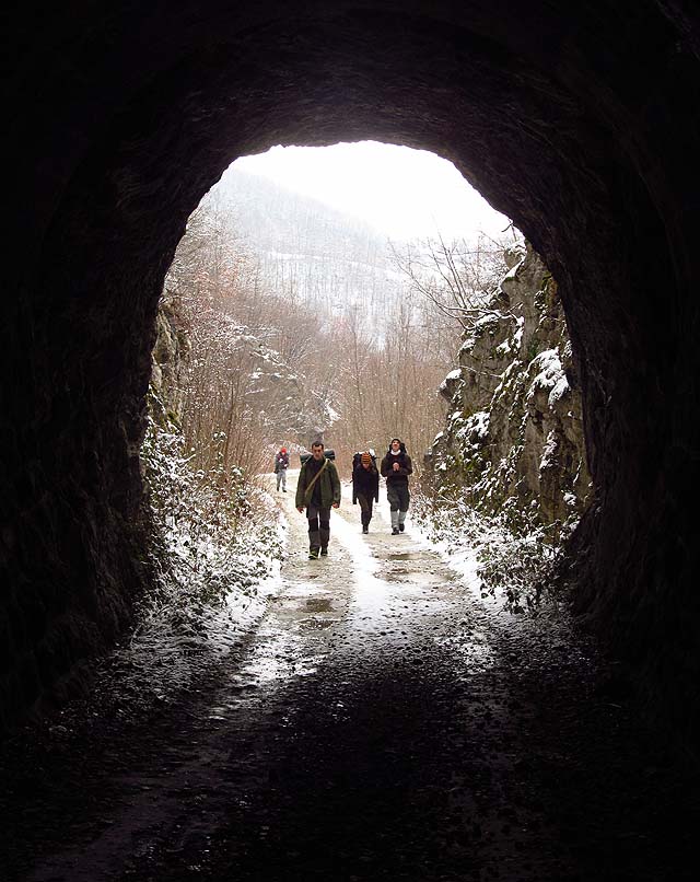 Ačkoliv se blížil duben, zima se ani v Jugoslávii ještě nevzdala a střídavě sněžilo.