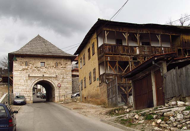 Brána někdejšího hradu.