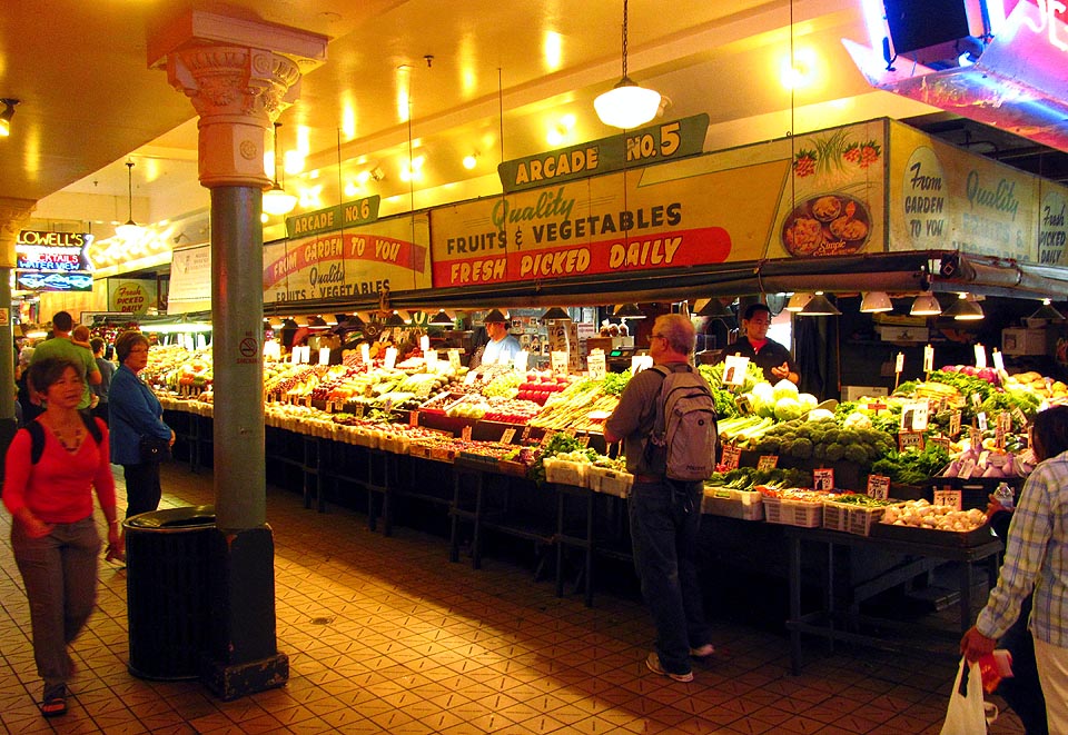 Dalo by se říct, že historickým centrem Seattlu je starobylá tržnice. Nemohli jsme se ubránit dojmu, že připomíná typické tržnice známé z měst bývalého Sovětského svazu.