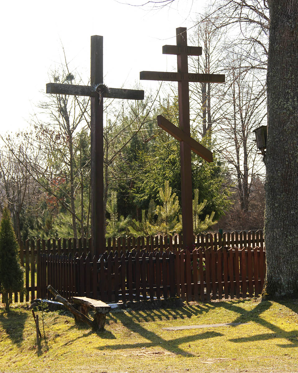 Směrem k východu přibývá pravoslavných věřících a ubývá katolíků. Přechod je víceméně pozvolný, vysledovatelný ze vzájemného poměru obou typů křížů.