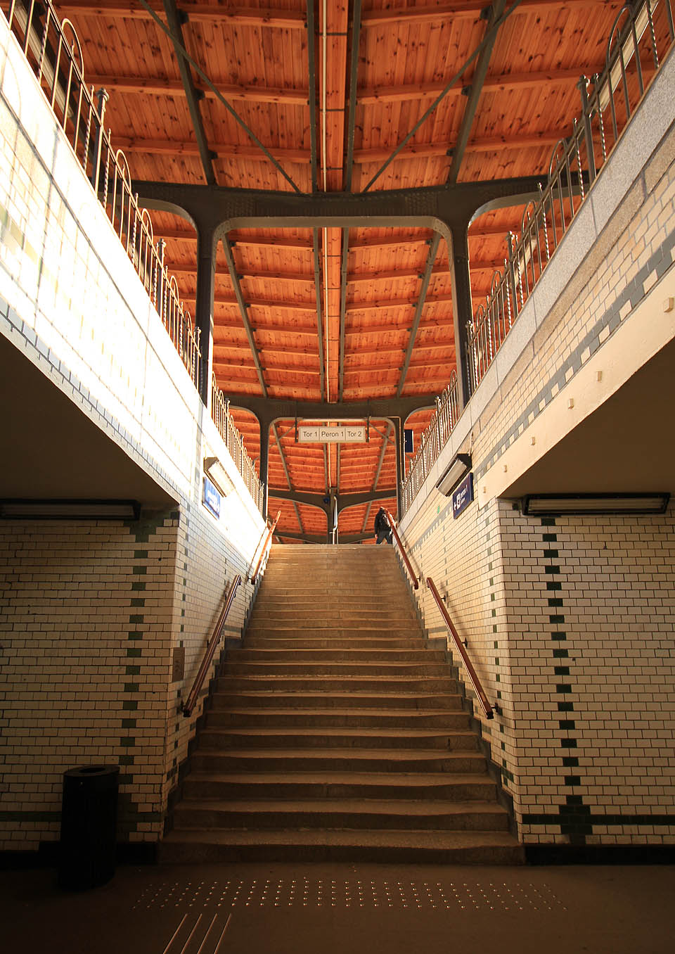 Zachovalé podchody železniční stanice Gdańsk Oliwa.