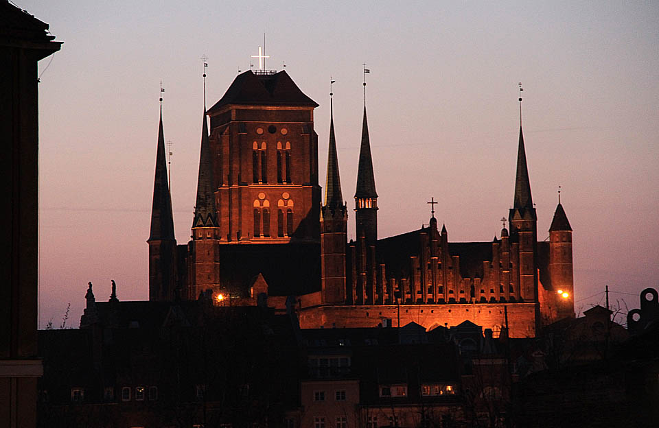 Hlavním chrámem v Gdańsku je Bazylika Mariacka.