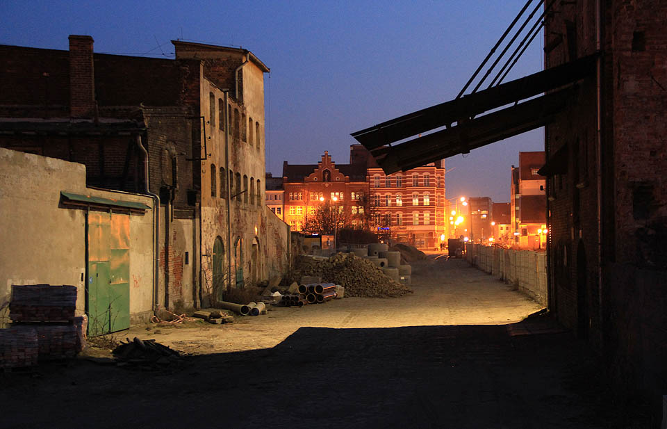 Nemohli jsme si nechat ujít průmyslová zákoutí města, která mizí tak rychle, že za pár let už bychom je nespatřili.