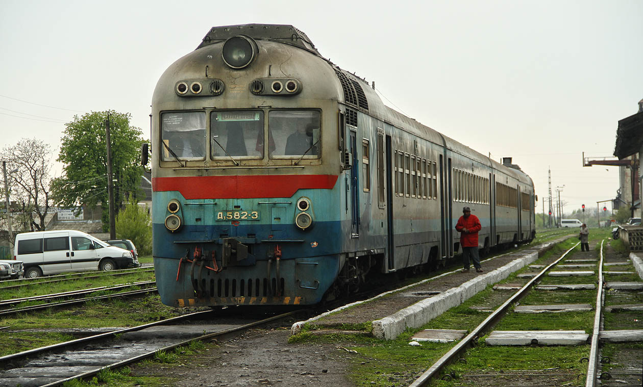 Čekání na protijedoucí spoj ve stanici Виноградів.