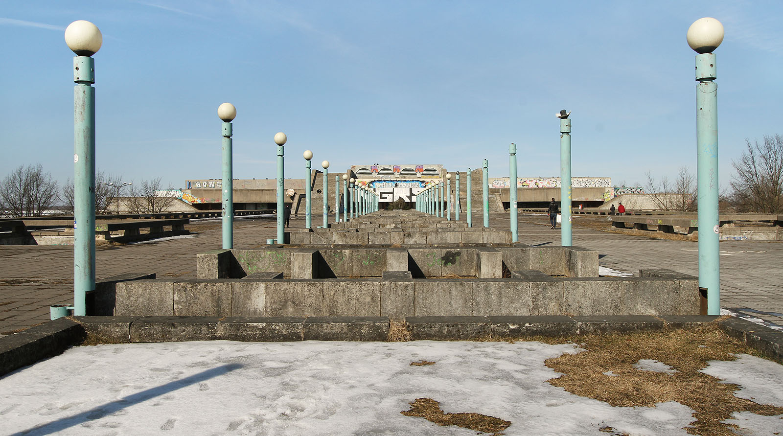 Monumentální přístup k Leninovu paláci kultury a sportu, dnes nazývanému Linnahall. Stavba už několik let chátrá, za rok by se však měla dočkat důstojné opravy.