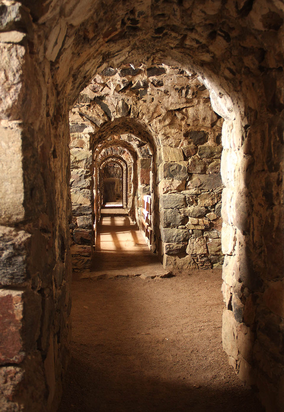 Spatřit kasematy takto liduprázdné se poštěstí jen málokomu, souostroví je obvykle zahlceno turisty. Podařit se to může velmi brzo ráno nebo v pozdním večeru či ukrutné zimě.