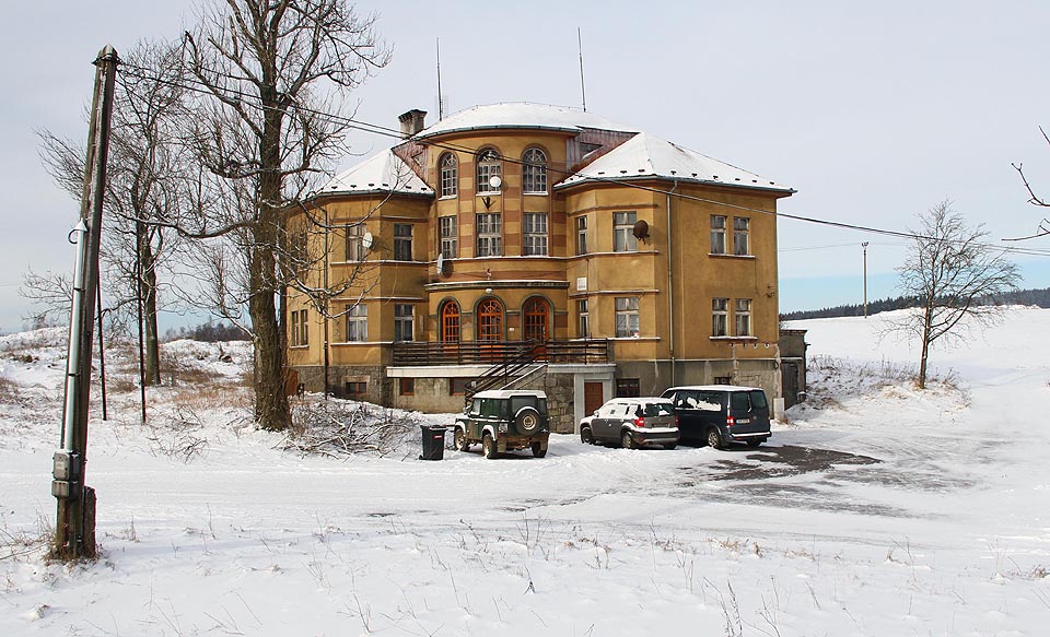 Jako horská obec nedaleko hřebene Krušných hor, jsou Abertamy cílem turistů především v zimě.