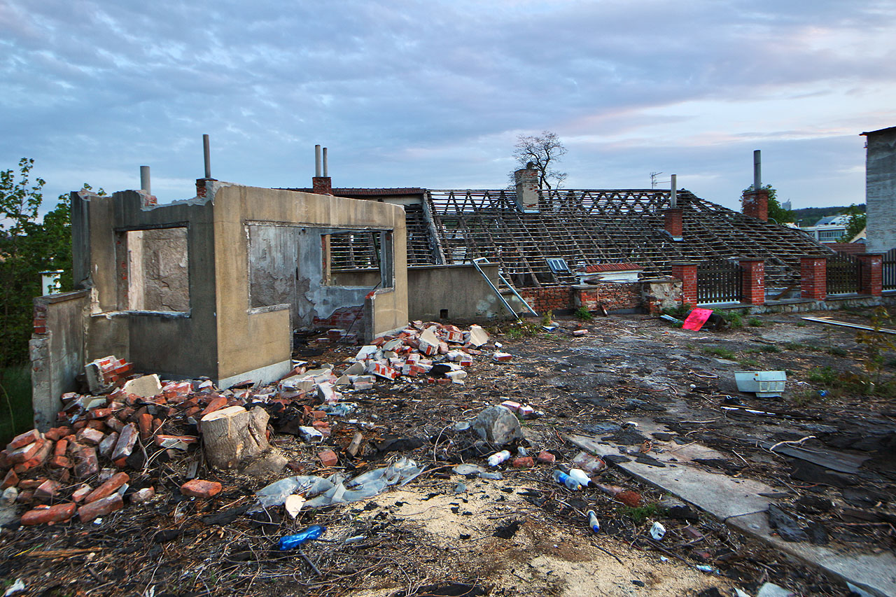 Z patra bylo možné vstoupit přímo do zahrady domu, od počátku využívané pro pěstování i šenkování vína.