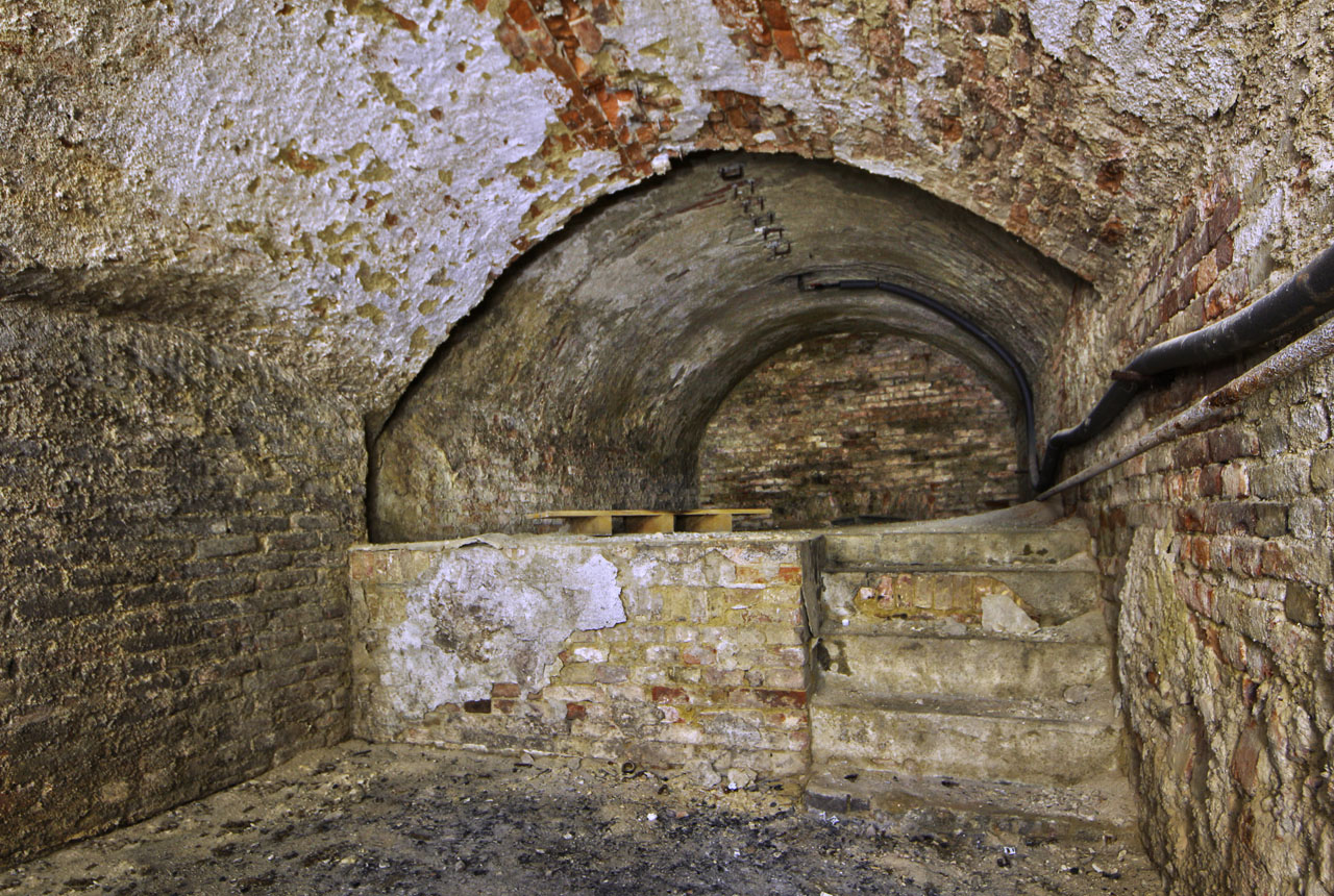 Chybí tu jen sudy s vínem. Ale i těch ze za nedlouho dočkáme.