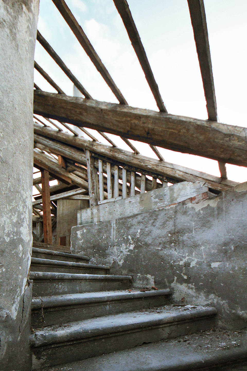 Nad prezicizností detailů barokních staveb zůstáváme užaslí dodnes. Obyčejné schody na půdu, využívané jen zřídka, jsou provedeny z kamene a se zdobností, jaké se dnes nedostává ani nejvýstavnějším částem fasád.