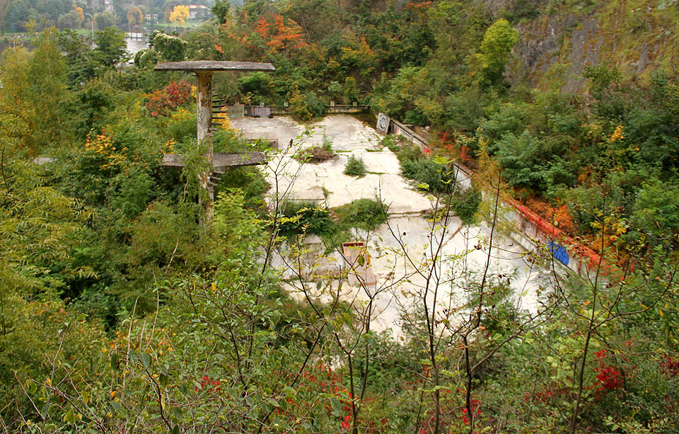 Jaké asi muselo být, protahovat své tělo chladivou vodou mezi rozpálenými stěnami barrandovského lomu?