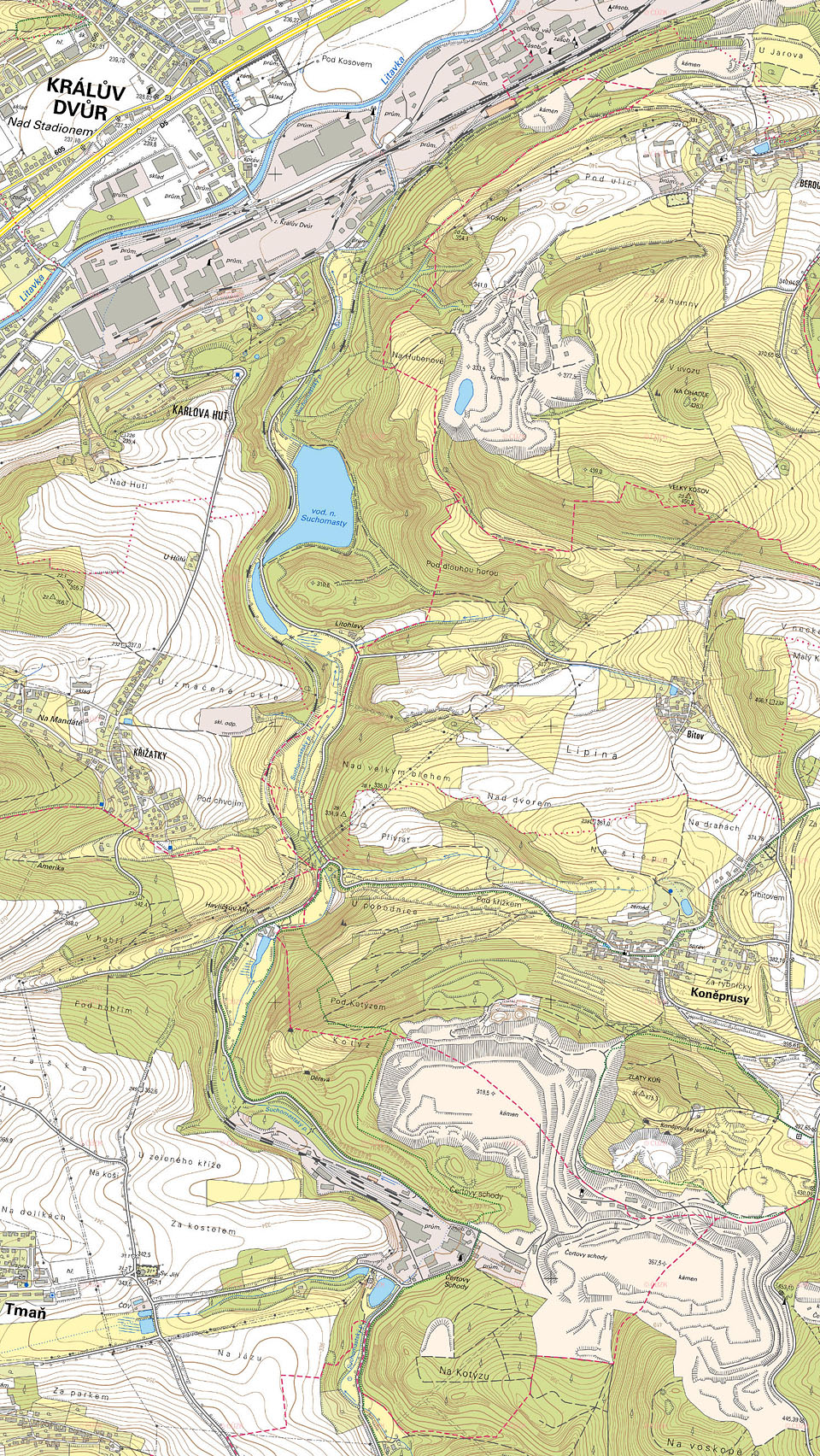 Vlečka vede přibližně severojižním směrem údolím Suchomastského potoka.