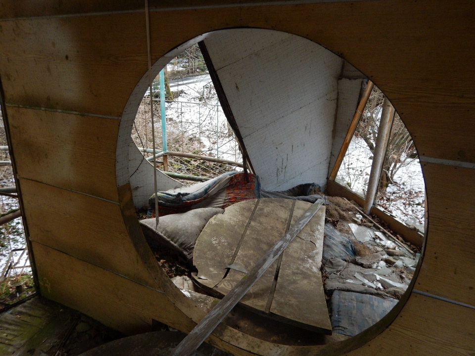 Autor také nikdy stavbu nezkolaudoval, jen ji tehdy nahlásil na Povodí jako zařízení k pozorování stavu vodního toku.