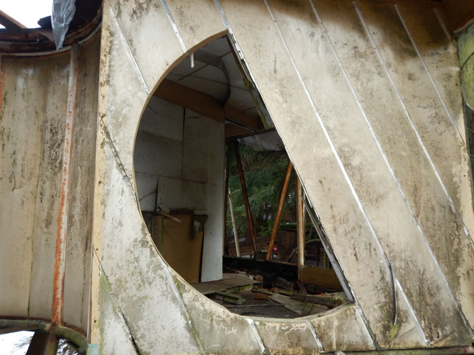 Objekt tedy není vedený v katastru nemovitostí a je tedy černou stavbou. Což komplikuje případnou renovaci.