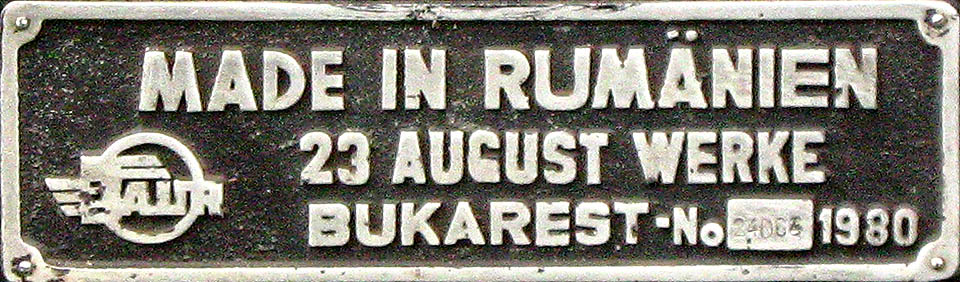 Hádanka pro jazykovědce. V jakém jazyce mysleli tvůrci zdejší úzkokolejné lokomotivy z dalekého Rumunska?