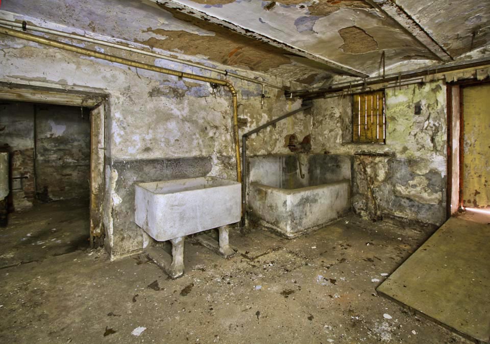 Jako každý větší starší dům, i Bondyho vila měla vlastní prádelnu. Tady se pohybovalo jen služebnictvo.