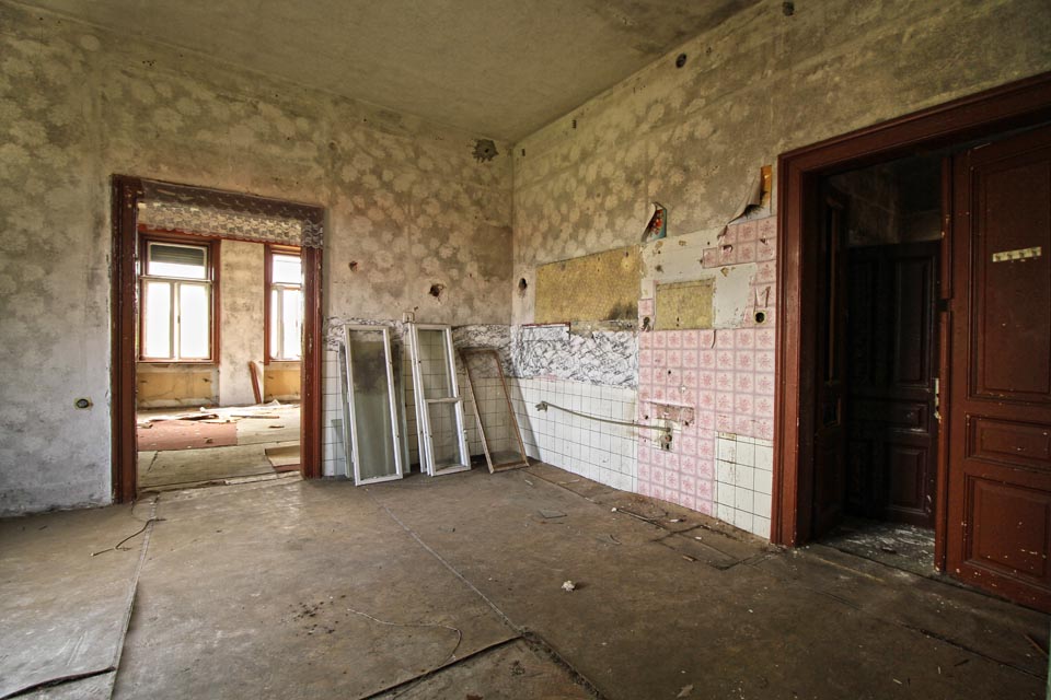 Na některých místnostech zanechalo rozdělení velkých bytů na menší zajímavé stopy.