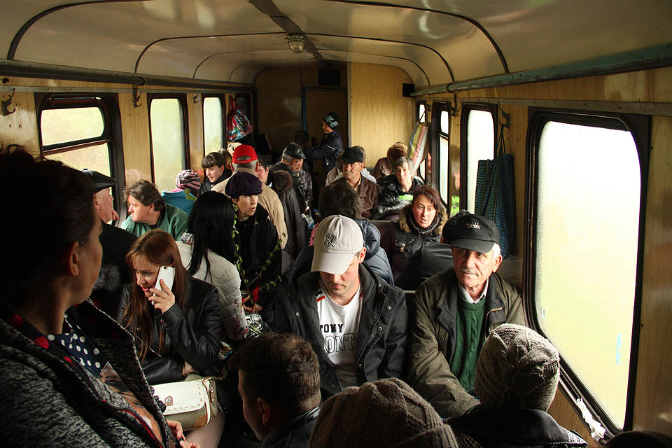Ačkoliv je díky technickému stavu trať na hranici provozuschopnosti, zájem o přepravu je i v roce 2017 stále veliký.