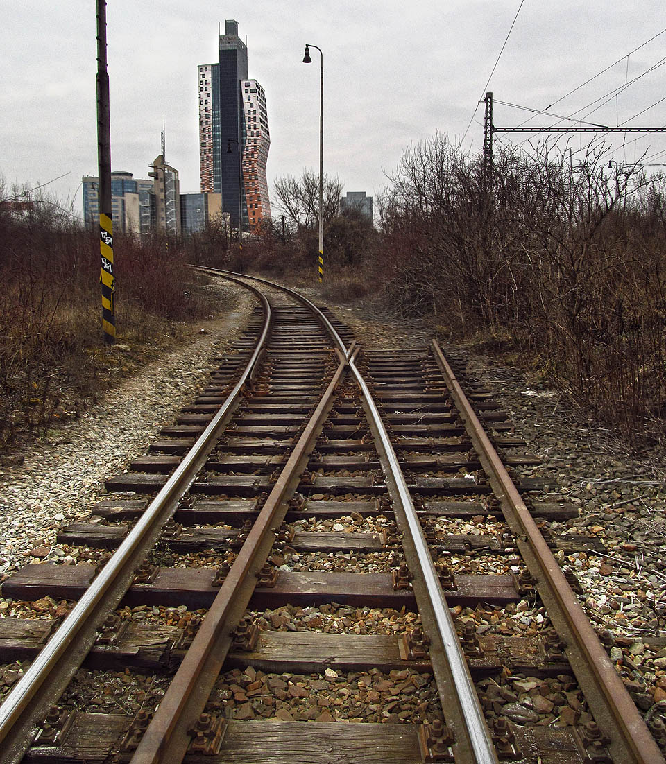 AZ tower je sice nejvyšší budovou v ČR, ale vlečku přesto nepotřebuje.