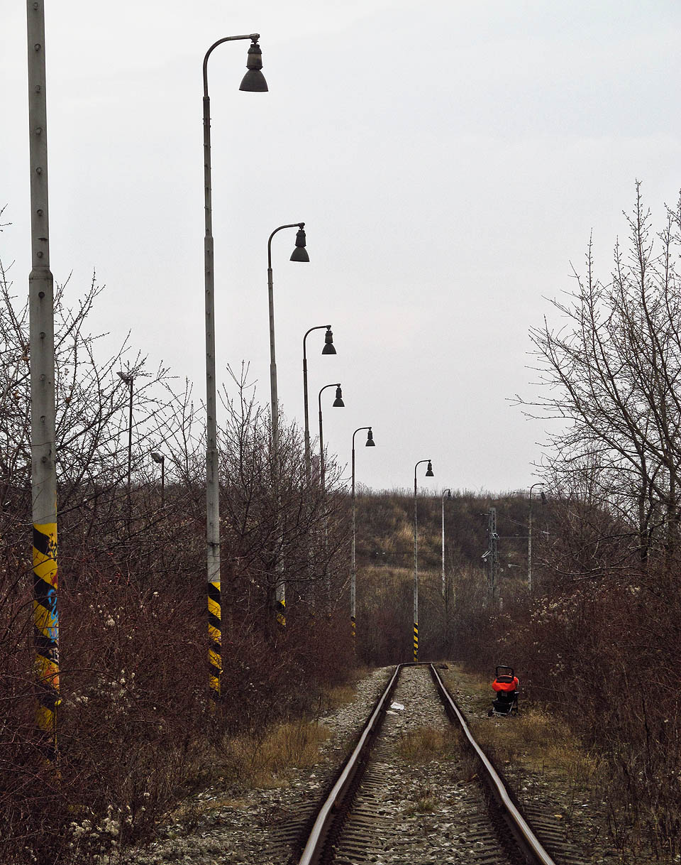 U kolejí někdo zapomněl kočárek. Dítě už v něm nebylo.