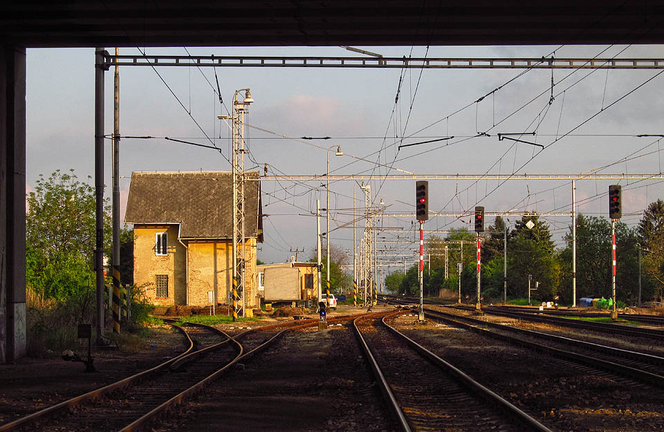 Výhybka č. 11 odbočující na vlečku ze staniční koleje č. 6.